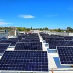 Saulės elektrinės įrengimas ant stogo: tvirtinimas ir hidroizoliacija